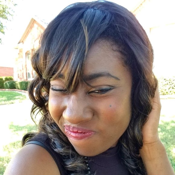 Meet your Posher, Adrienne - Picture 4 of 11